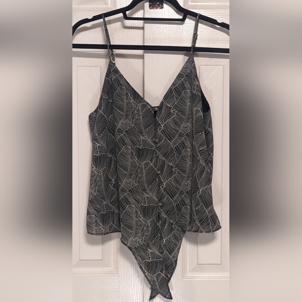 5/$25 Sienna Sky button up cropped tank top with tie